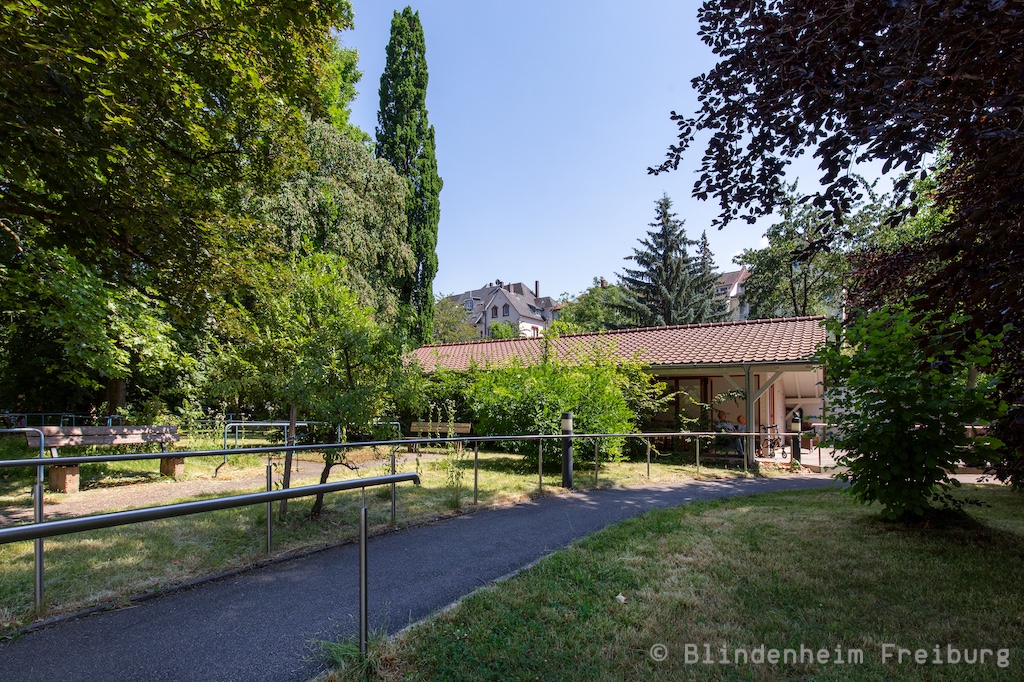 Blindenheim Freiburg Blick durch den Park